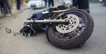 В Старобельске разбились байкер с пассажиром (фото)