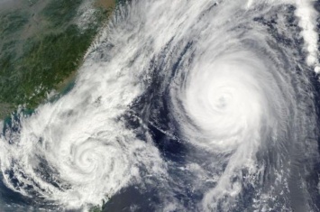 К Японии приближаются два новых тайфуна