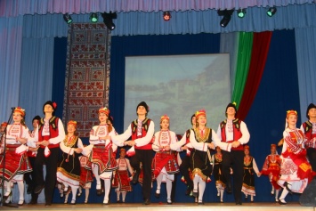Танцы на углях и в ледяной воде - мелитопольские болгары отмечали юбилей (ФОТО)