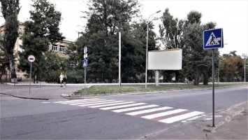 В Запорожской области суд обязал один из горсоветов установить дорожные знаки и разметку около школы
