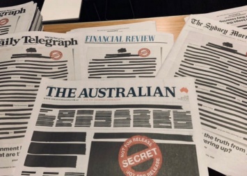Против цензуры: главные газеты Австралии вышли с "вымаранными" полосами