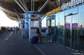 Аэропорт Борисполь приостановил обслуживание пассажиров в терминалах