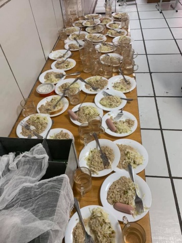 «Таким свиней не кормят!» В сети возмутились из-за питания в школе Киева