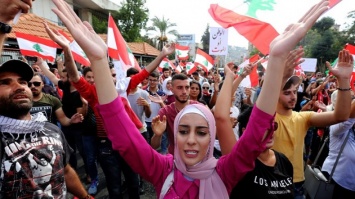 Массовые протесты в Ливане: Как платный WhatsApp вызвал беспорядки и призывы к революции в стране