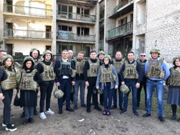 Комитет Рады проводит 5-дневное заседание на Донбассе: побывали в прифронтовом поселке и на КПВВ
