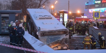 Суд освободил въехавшего в переход у метро водителя автобуса