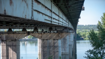 В Каменском разрушается центральный мост