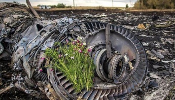 Россия пытается переложить вину за трагедию МН17 на Украину - эксперты
