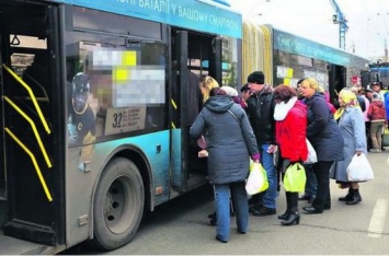 Остановка - "Замуж": водитель троллейбуса в Харькове довел до слез кондуктора. ВИДЕО