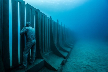 Рукотворную стену высотой в километр нашли на дне океана