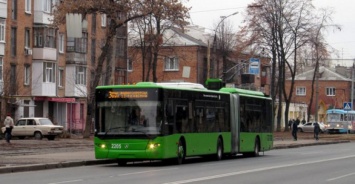 Харьковчане пытаются устроить развлечение в городском транспорте