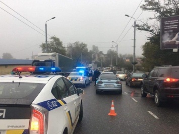 Большая пробка: на Ивановском мосту столкнулись шесть машин