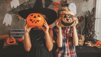 Как устроить крутую вечеринку на Halloween: декорации, угощения и идеи