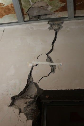Жителей перепугал треск: в Днепре рушился еще один жилой дом, - ФОТО