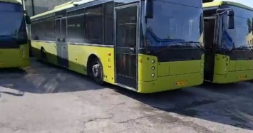 «Не разминулись»: в Днепре новый автобус столкнулся с троллейбусом