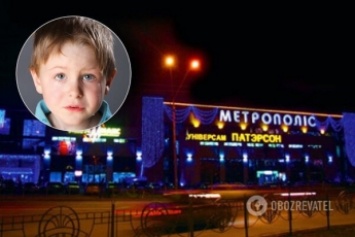 В Киеве в известном ТРЦ ребенок упал с высоты второго этажа