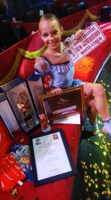 Сверхгибкость: гимнастка из Одесской области победила на цирковом фестивале в Италии