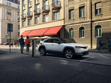 Mazda представила свой первый электрокар (ФОТО)