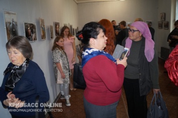 В Криворожском выставочном зале открылась выставка фоторабот журналиста Владимира Дуиманского, посвященная его светлой памяти