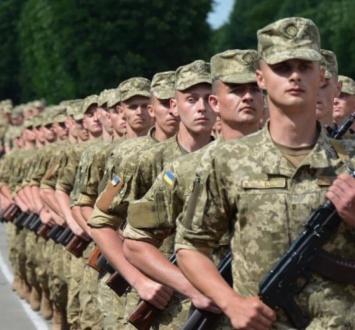 В ВСУ больше не будет сержантов и прапорщиков: что предусматривает закон о новых воинских званиях