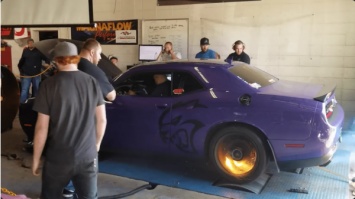 У Dodge Hellcat на диностенде загорелись тормоза (ВИДЕО)