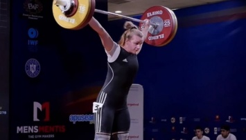 Спортсменка из Нацгвардии выиграла "золото" чемпионата Европы по тяжелой атлетике