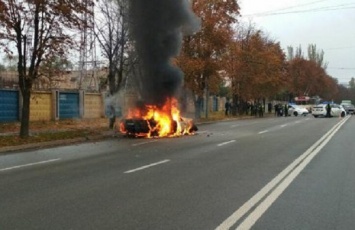 ДТП, пожар и взрыв: женщина застряла в горящей машине