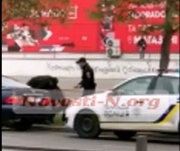 В Николаеве патрульные остановили «Мерседес» - водителем оказался «липовый» полицейский