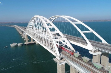 Крымский мост чуть не рухнул: замечен критический признак. ФОТО
