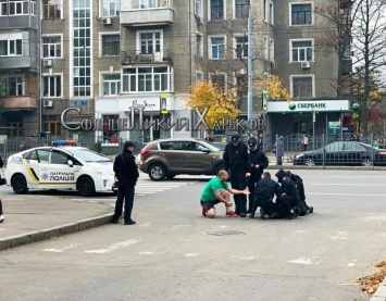 В Харькове полицейские гонялись за парнем в шортах (фото, видео)