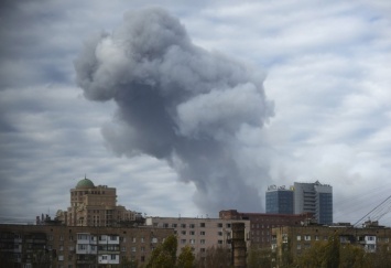 Донбасс может лишиться связи: мощный взрыв уничтожил вышку - в чем причина (видео)