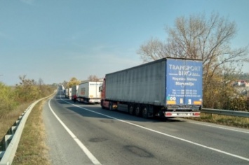 На выезд из Украины на словацкой границе очередь в более 10 километров