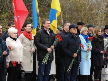 Павленко: 75-я годовщина освобождения Украины от фашистов должна объединить всех, от кого зависит установление мира