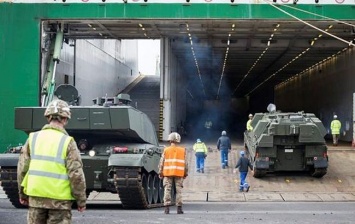 В Эстонию доставили 18 британских танков