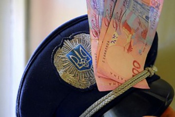 Полицейский-мошенник из Черновицкой области проведет три года за решеткой и лишится имущества
