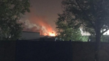 Взрыв и пожар на заводе в Днепре: людям советуют закрыть окна