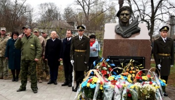 На Черниговщине открыли памятный знак в честь Героя Украины Олега Михнюка