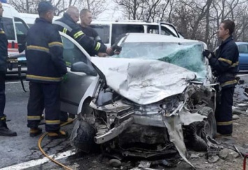 На Буковине чиновница погибла в серьезном ДТП: фото с места аварии