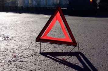 На Александровском проспекте "ВАЗ" врезался в столб. Пассажирку вырезали из авто