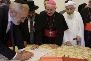 В Ватикане представители иудаизма, христианства и ислама подписали декларацию против эвтаназии