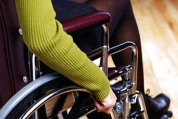 Лицам с инвалидностью повысят надбавки на уход: принят законопроект