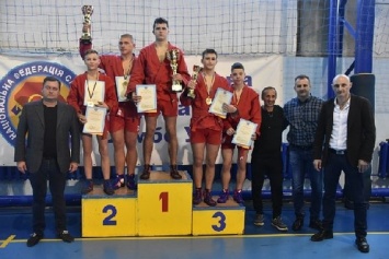 Юные харьковские самбисты победили на чемпионате Украины