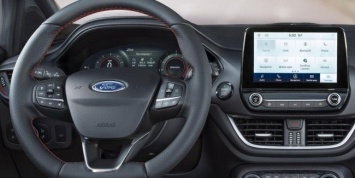 Автомобили Ford научатся подключаться к смартфонам без кабеля