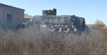 ЧП в Днепропетровске: аэропорт захватили боевики - спецназ поднят по тревоге. Фото, видео