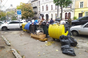 Инспекторы департамента городского хозяйства Одессы проверили своевременность и качество вывоза мусора