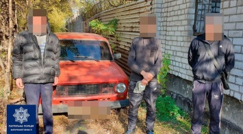 В Запорожье мужчину засунули в багажник авто и увезли в неизвестном направлении