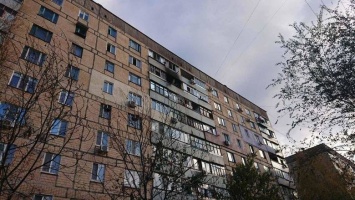 На бульваре Вечернем в Кривом Роге сгорели 2 балкона на 8 этаже дома, - ФОТО