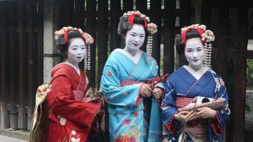 В Японии запретили фотографировать гейш