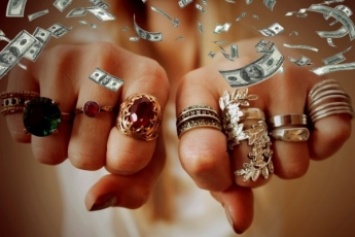 На какой палец надеть кольцо, что б деньги потекли рекой