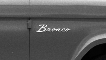 Ford тизером анонсировал дебют нового Bronco (ВИДЕО)
